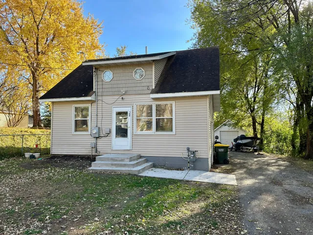 $195,000 | 109 1st Avenue Northwest, New London, MN 56273