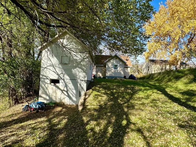 $195,000 | 109 1st Avenue Northwest, New London, MN 56273