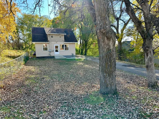 $195,000 | 109 1st Avenue Northwest, New London, MN 56273