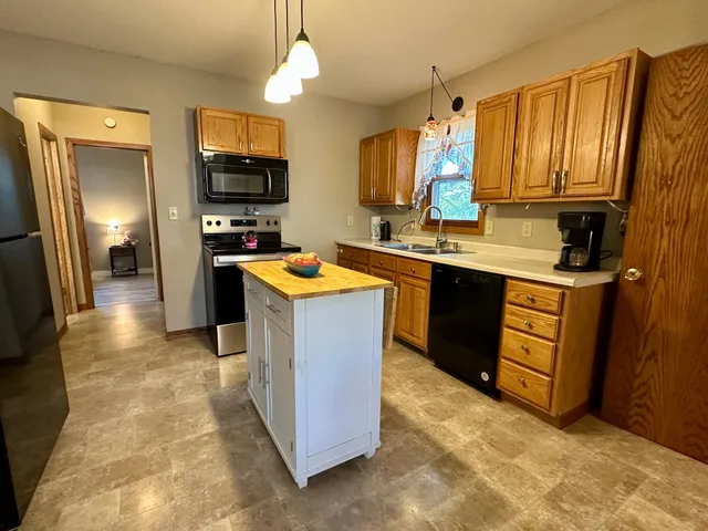 $195,000 | 109 1st Avenue Northwest, New London, MN 56273