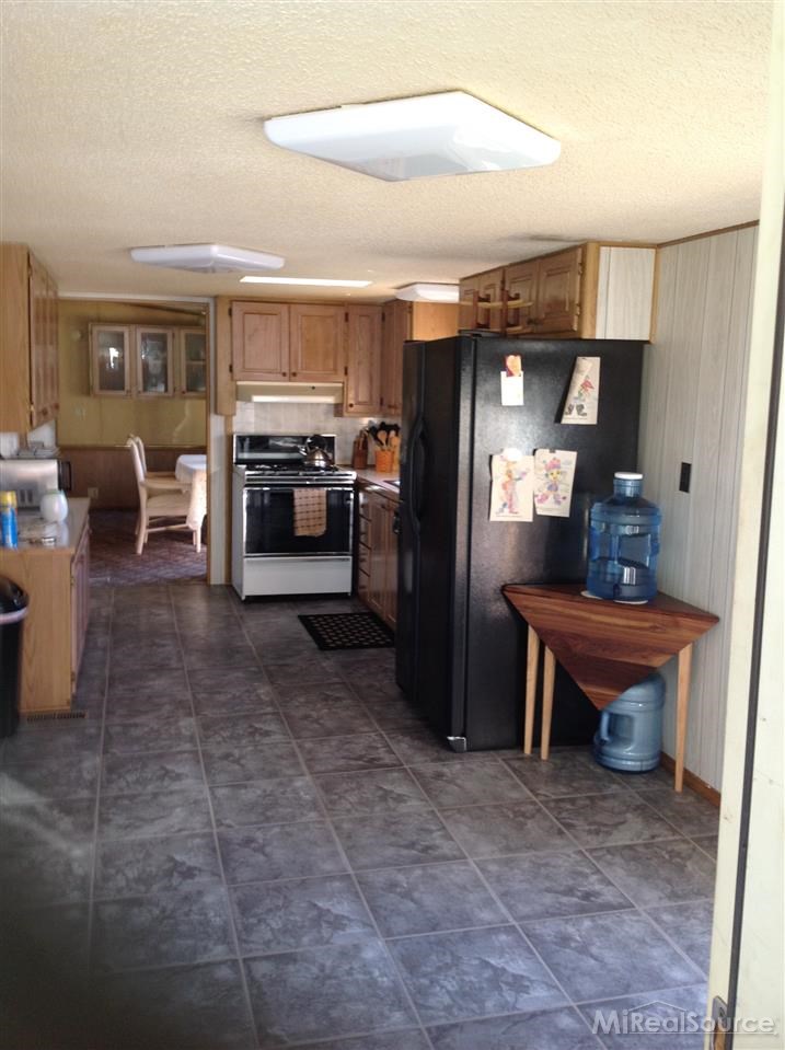 7905 Dryden Road Almont, MI 48003 - Photo 5 of 12 31218132-4.JPG