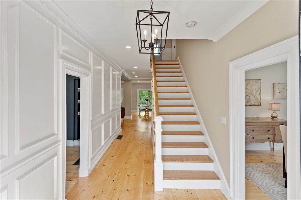 231 Concord Road Bedford, MA 01730 - Photo 4 of 42 Gallery Image 4