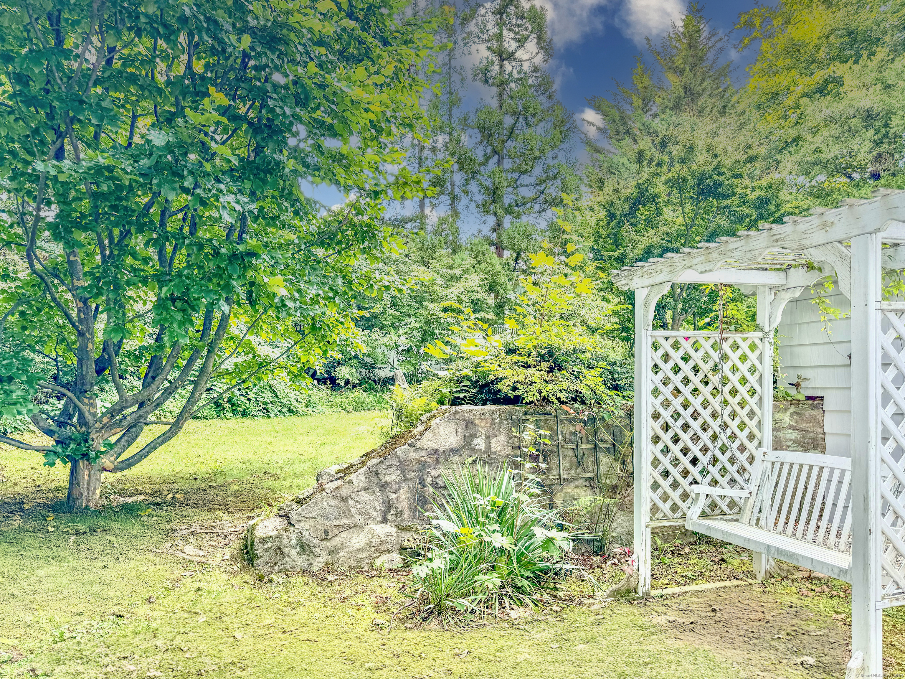 414 Riverside Avenue Westport, CT 06880 - Photo 33 of 40 a garden view with a garden