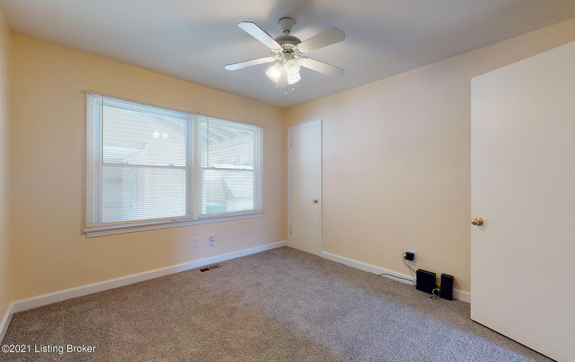 5409 Rural Way Louisville, KY 40218 - Photo 15 of 32 5409-Rural-Way-20210805-017