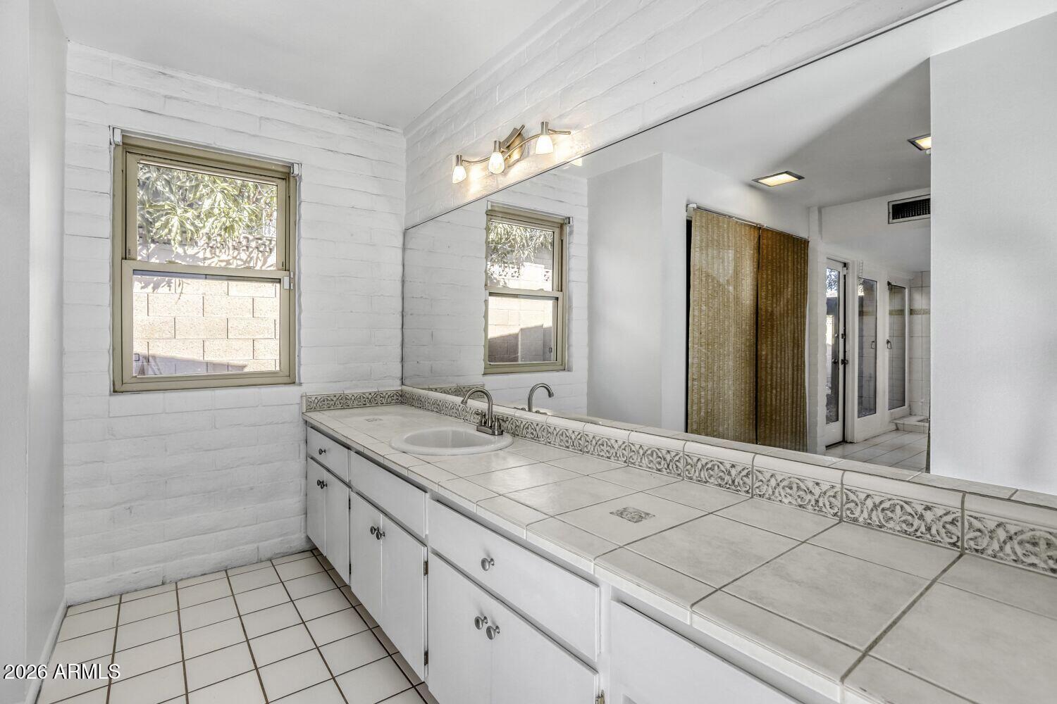 2308 East Lamar Road Phoenix, AZ 85016 - Photo 16 of 31 2308 E Lamar Rd - Web Quality - 021 - 18