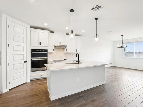 $562,420 | 1713 Draughton Drive, Zephyrhills, FL 33541