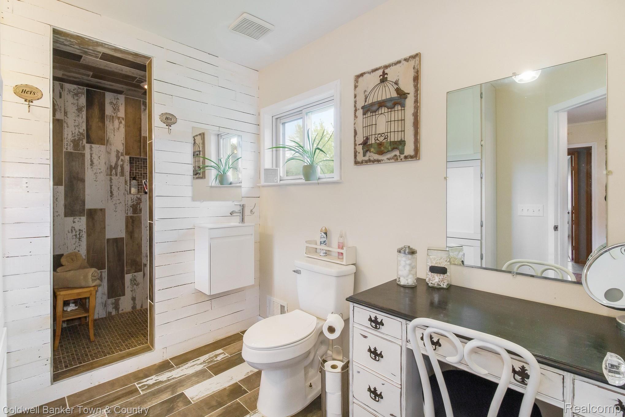 2074 Crooked Lake Road Howell, MI 48843 - Photo 3 of 31 Master Bath