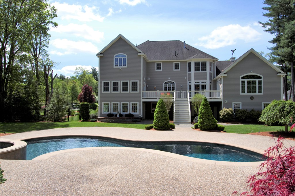 115 Mill Street Middleton, MA 01949 - Photo 3 of 30 Gallery Image 3