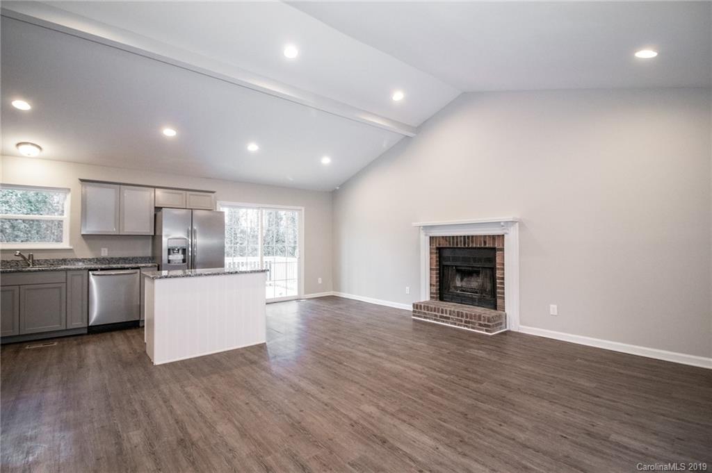 6332 Round Hill Road, Unit 1 Charlotte, NC 28211 - Photo 4 of 19 Gallery Image 4