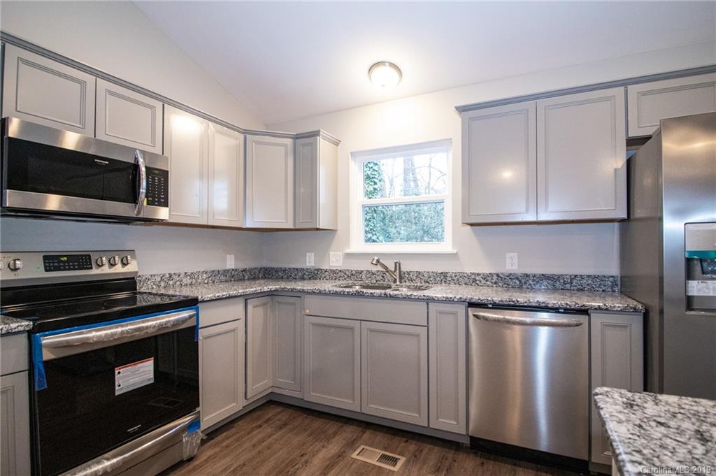 6332 Round Hill Road, Unit 1 Charlotte, NC 28211 - Photo 6 of 19 Gallery Image 6