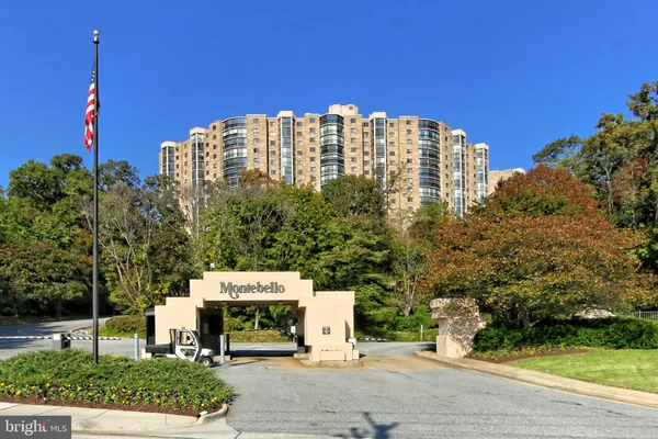 $2,990 | 5903 Mt Eagle Drive, Unit 1408, Alexandria, VA 22303