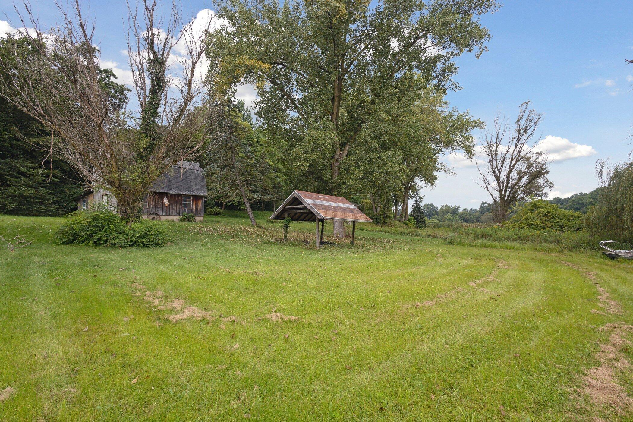 12451 Garr Road Buchanan, MI 49107 - Photo 6 of 21 Barn & Covered Rest Area