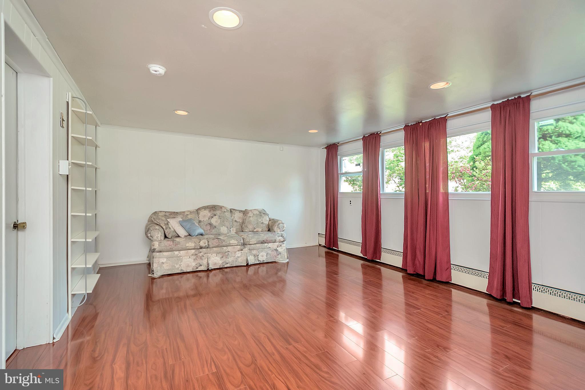 1621 Horner Road Woodbridge, VA 22191 - Photo 2 of 24 Living Room