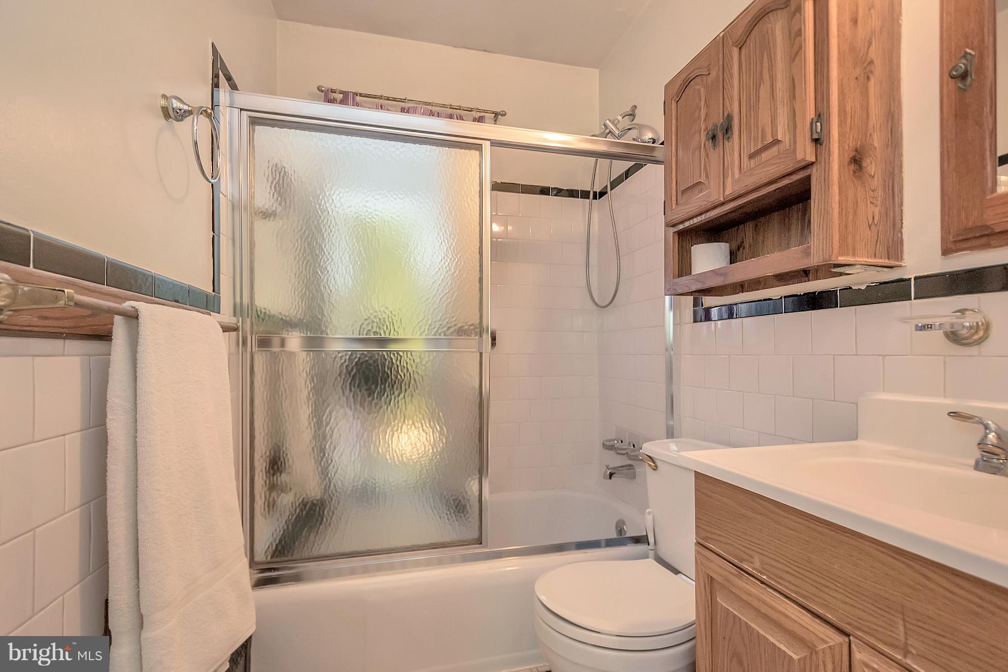 1621 Horner Road Woodbridge, VA 22191 - Photo 12 of 24 Bath