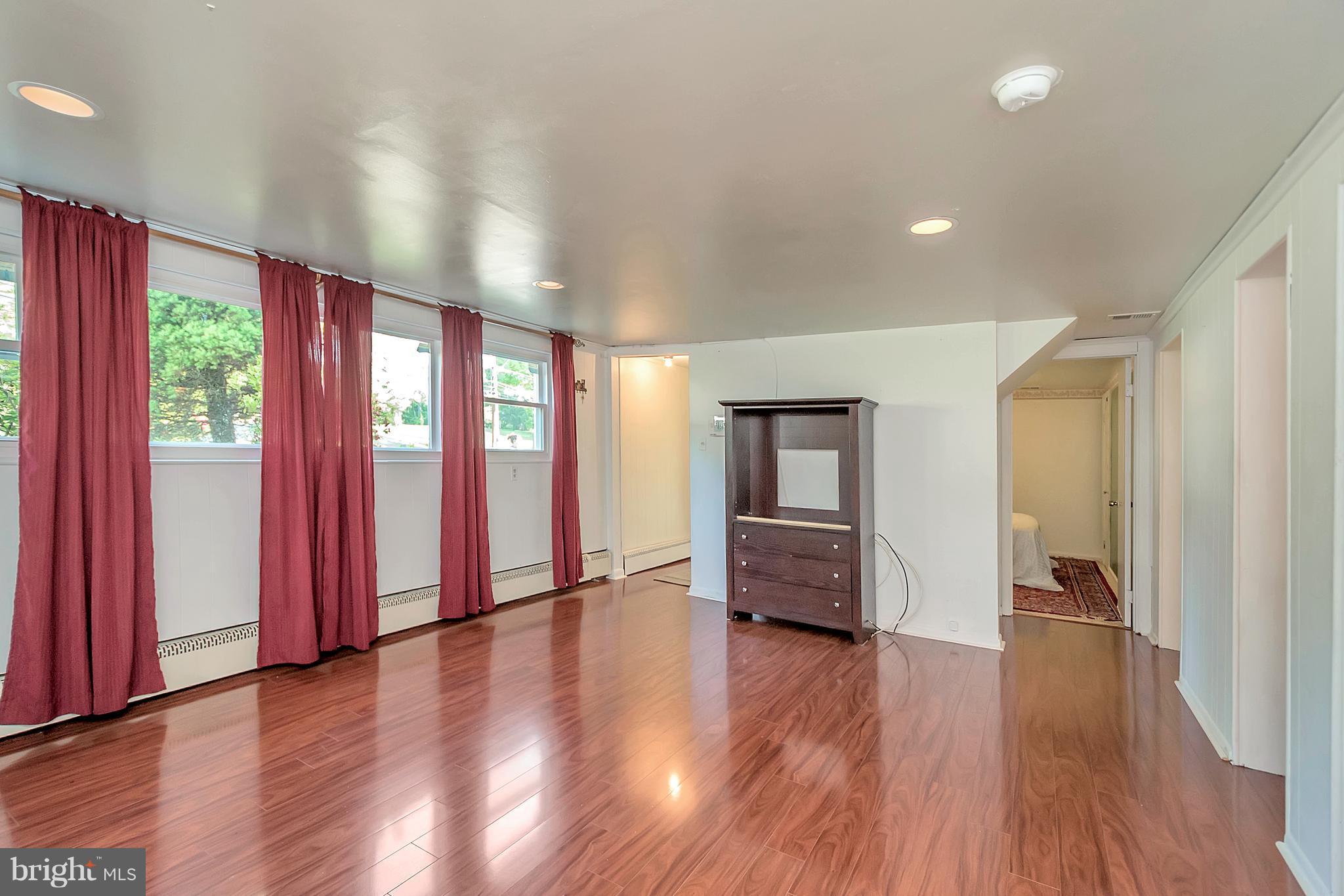 1621 Horner Road Woodbridge, VA 22191 - Photo 3 of 24 Living Room