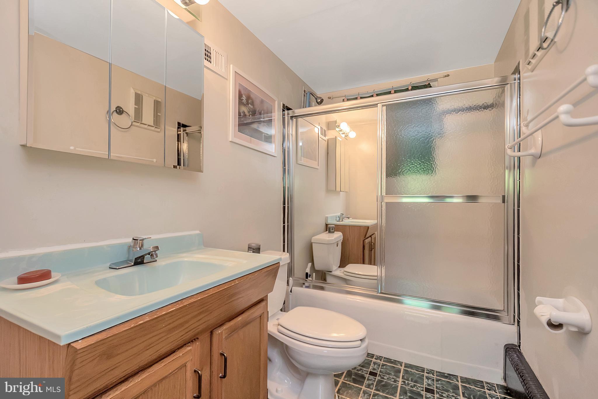 1621 Horner Road Woodbridge, VA 22191 - Photo 4 of 24 Bath