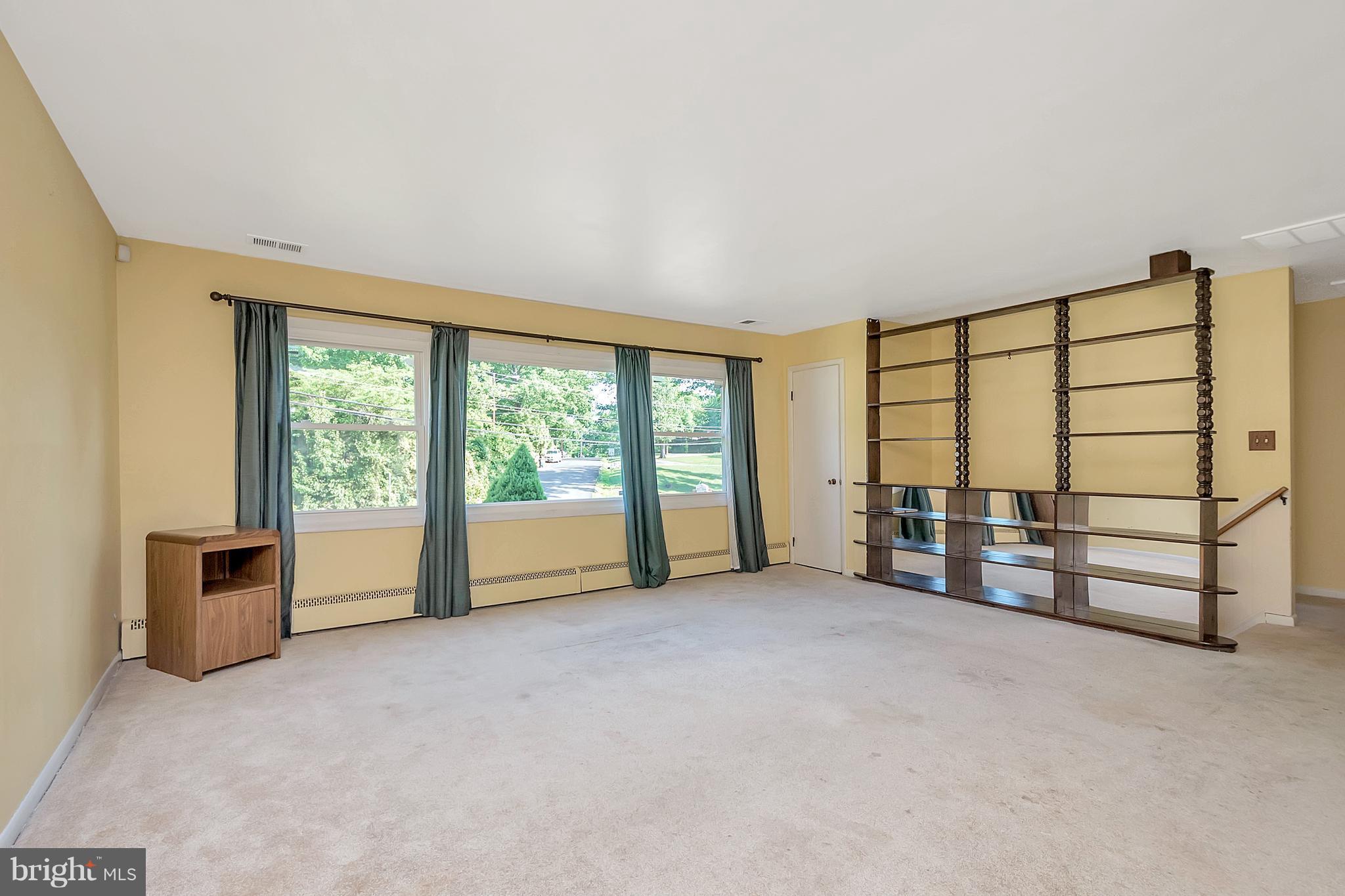 1621 Horner Road Woodbridge, VA 22191 - Photo 8 of 24 Family Room