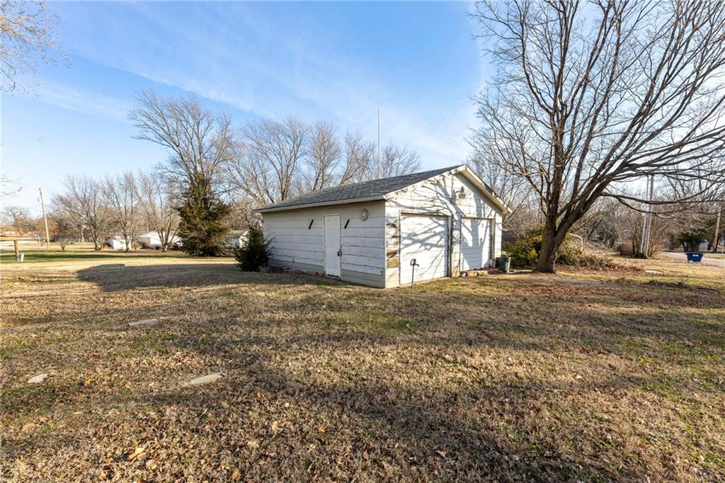 213 South Pine Street Colony, KS 66015 - Photo 11 of 29