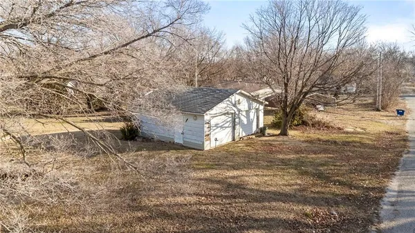 $35,000 | 213 South Pine Street, Colony, KS 66015