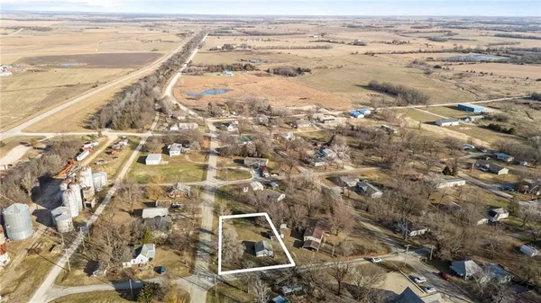$35,000 | 213 South Pine Street, Colony, KS 66015