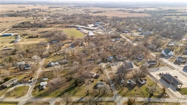 $35,000 | 213 South Pine Street, Colony, KS 66015