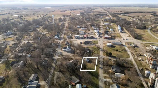 $35,000 | 213 South Pine Street, Colony, KS 66015