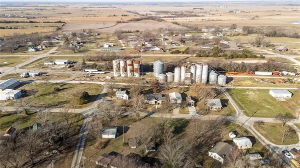 $35,000 | 213 South Pine Street, Colony, KS 66015