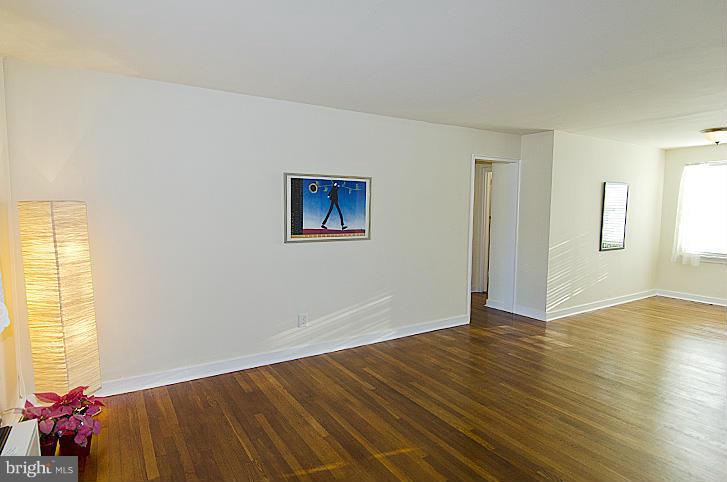 211 East Glebe Road, Unit B Alexandria, VA 22305 - Photo 4 of 15 a view of an empty room with wooden floor and a window
