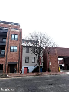$2,695 | 113 North Fayette Street, Unit 3, Alexandria, VA 22314