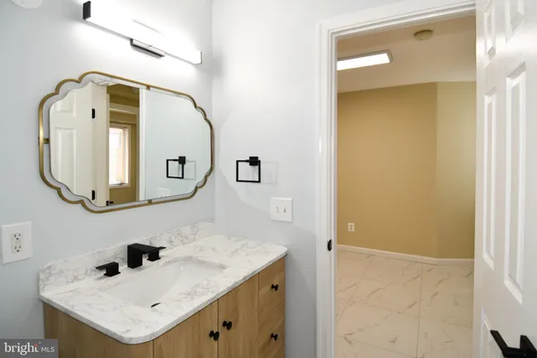 $2,395 | 113 North Fayette Street, Unit 3, Alexandria, VA 22314