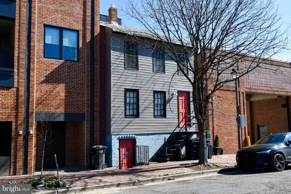 $2,395 | 113 North Fayette Street, Unit 3, Alexandria, VA 22314