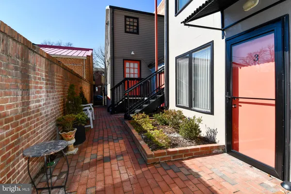 $2,395 | 113 North Fayette Street, Unit 3, Alexandria, VA 22314