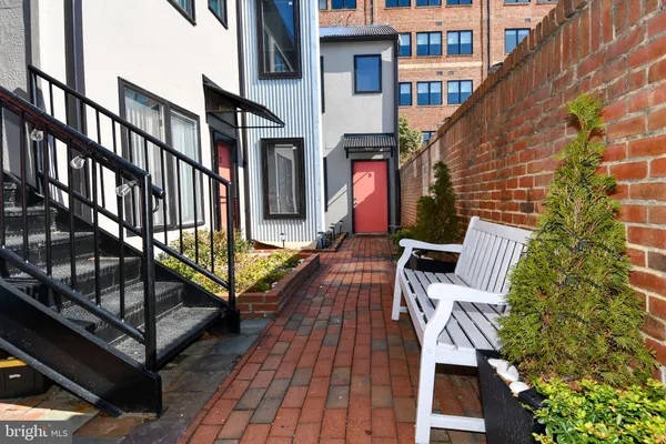 $2,395 | 113 North Fayette Street, Unit 3, Alexandria, VA 22314