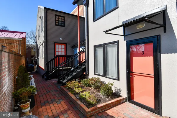 $2,395 | 113 North Fayette Street, Unit 3, Alexandria, VA 22314