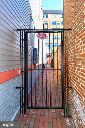$2,395 | 113 North Fayette Street, Unit 3, Alexandria, VA 22314