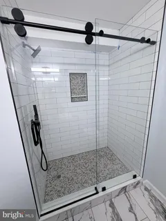 $2,695 | 113 North Fayette Street, Unit 3, Alexandria, VA 22314