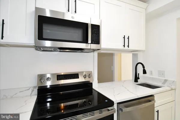 $2,395 | 113 North Fayette Street, Unit 3, Alexandria, VA 22314