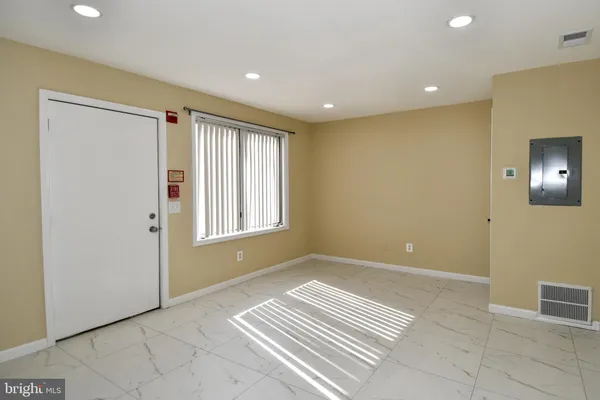 $2,395 | 113 North Fayette Street, Unit 3, Alexandria, VA 22314