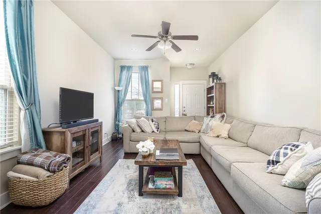 $2,900 | 7424 Easy Wind Drive, Austin, TX 78757