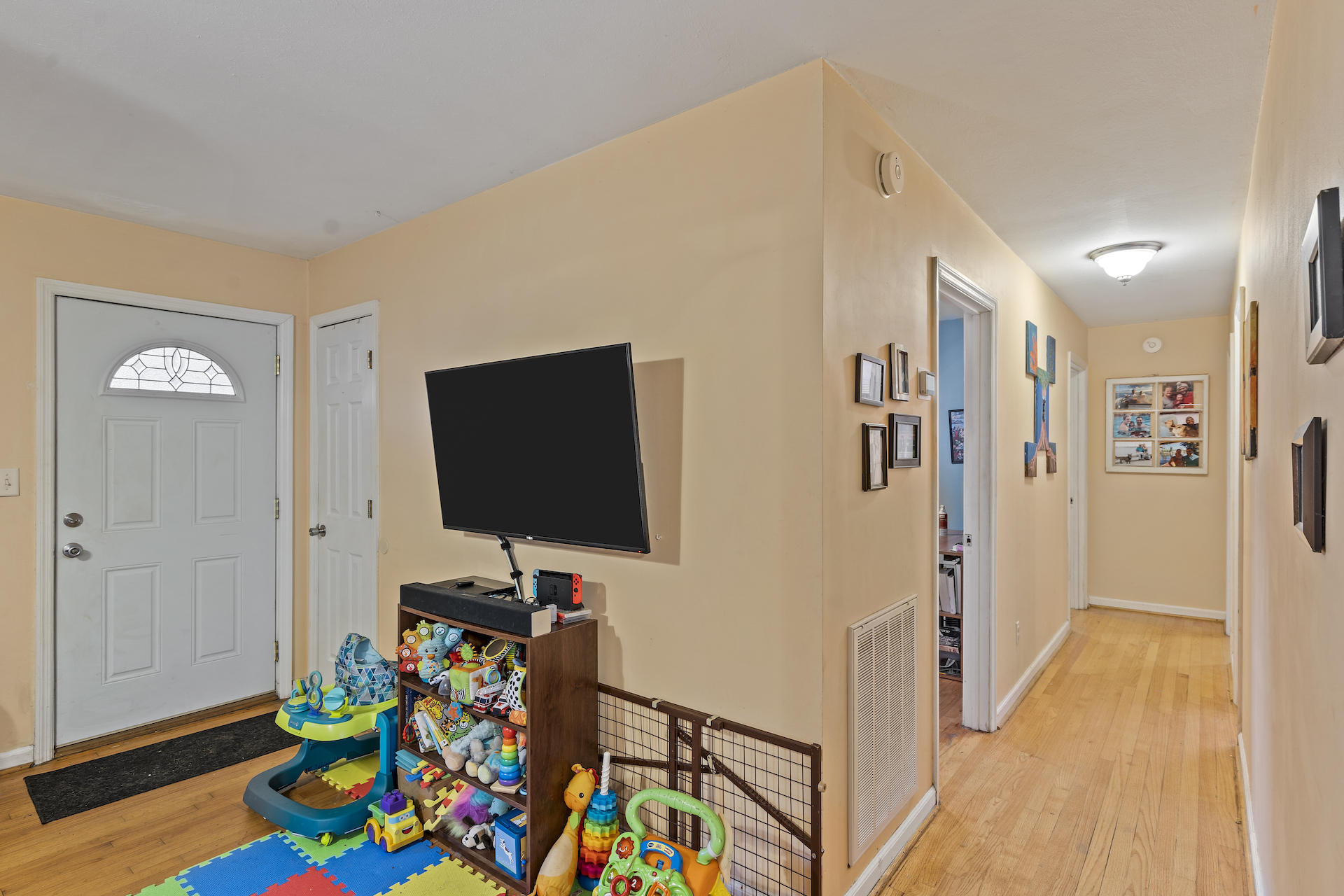 1303 Camp Road Charleston, SC 29412 - Photo 6 of 22 Family room and Hall