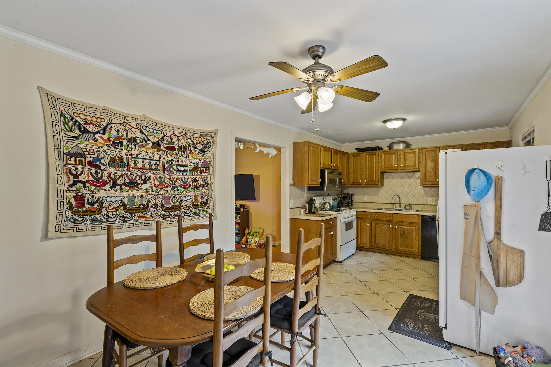 1303 Camp Road Charleston, SC 29412 - Photo 9 of 22 Kitchen/Dining