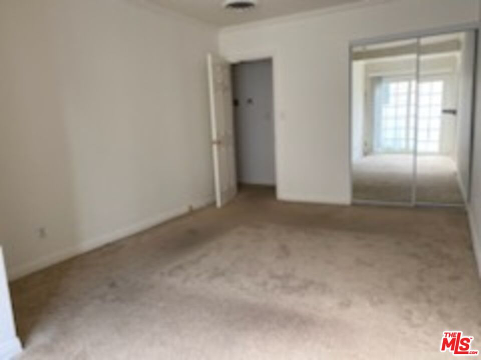 17600 Calvert Street Encino, CA 91316 - Photo 17 of 21 a view of empty room
