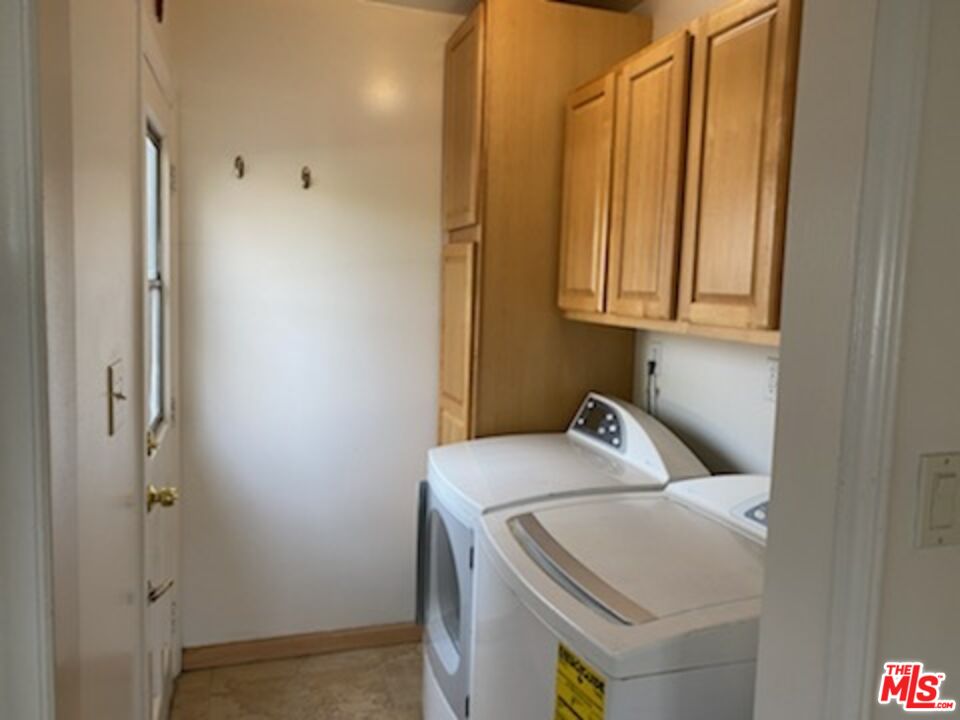 17600 Calvert Street Encino, CA 91316 - Photo 3 of 21 a utility room with dryer and washer