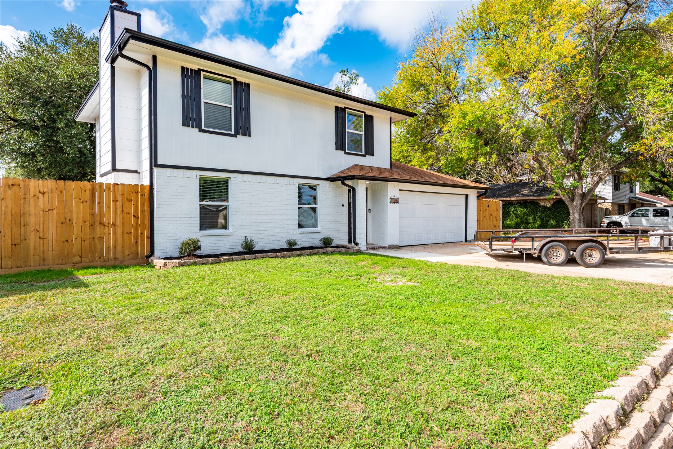 4315 Brookhead Trail Houston, TX 77066 - Photo 3 of 29 a front view of a house with garden