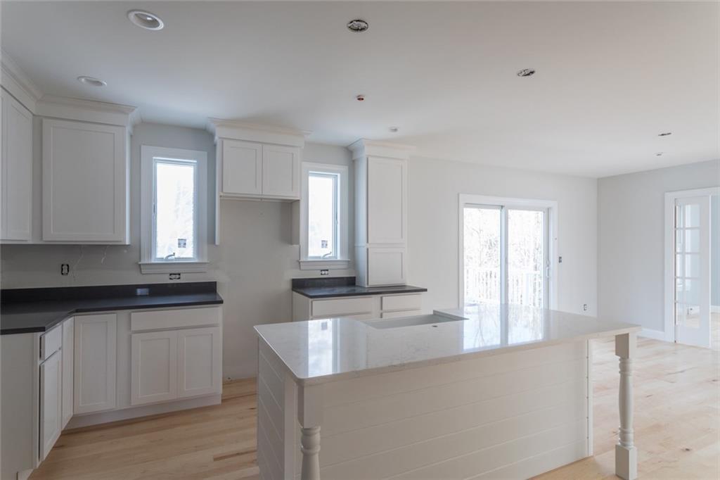 44 South Ridge Road Falmouth, ME 04105 - Photo 9 of 28 Eat-in Kitchen