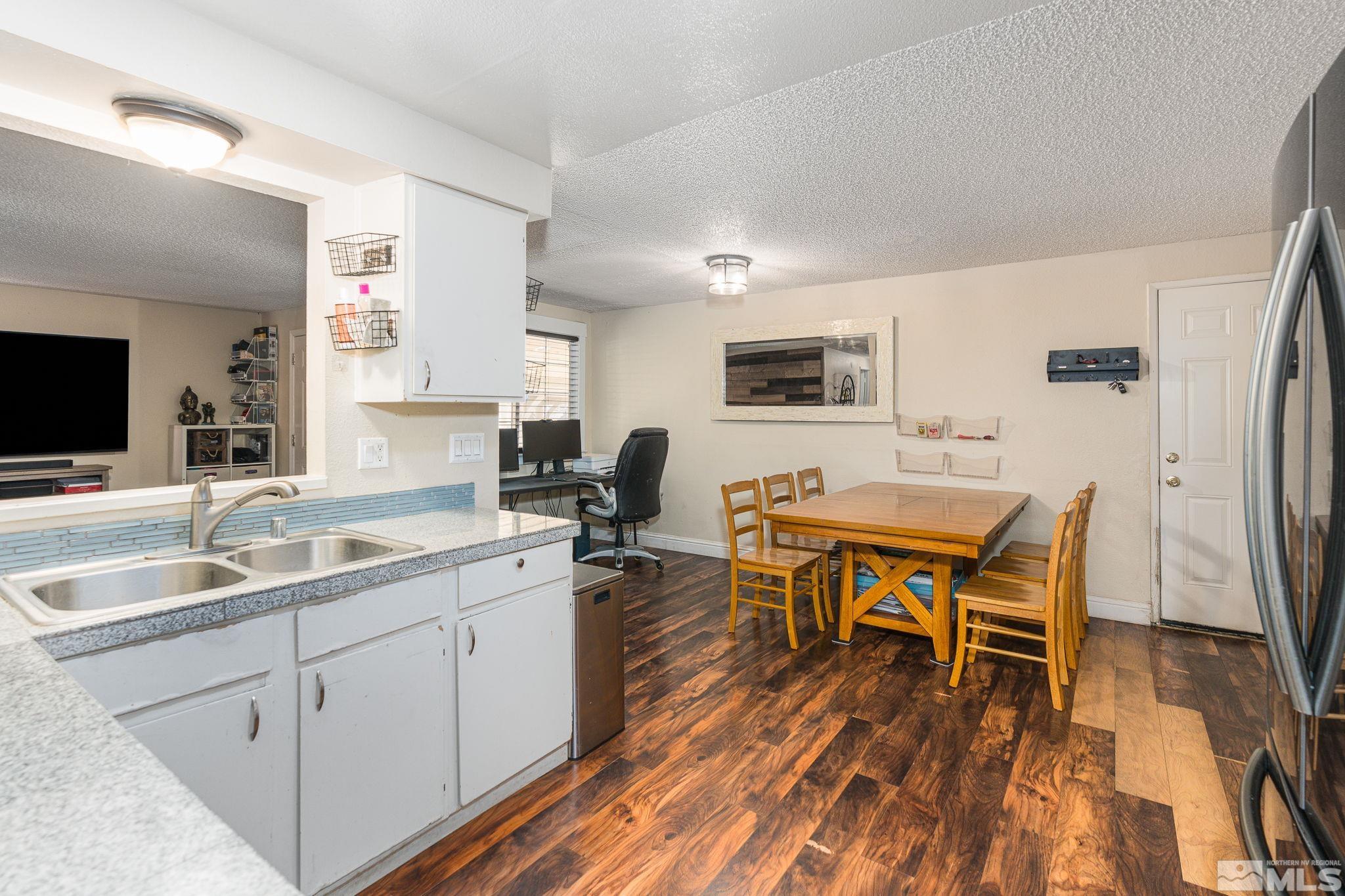 6825 Peppermint Drive Reno, NV 89506 - Photo 17 of 28 Photo 21
