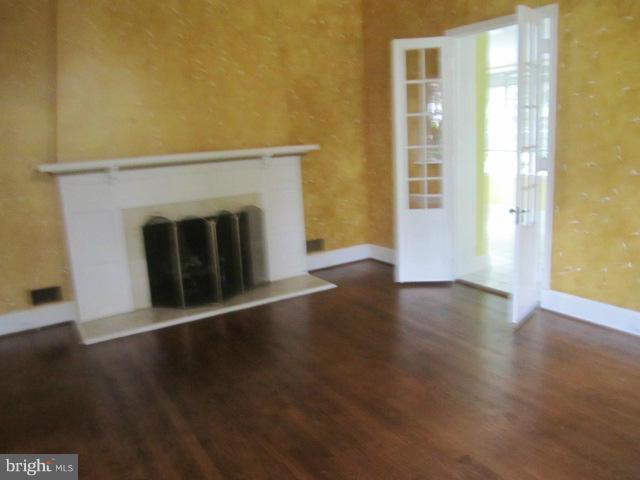 201 Midhurst Road Baltimore, MD 21212 - Photo 2 of 29 Living Room