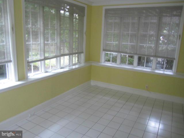 201 Midhurst Road Baltimore, MD 21212 - Photo 13 of 29 Sunroom