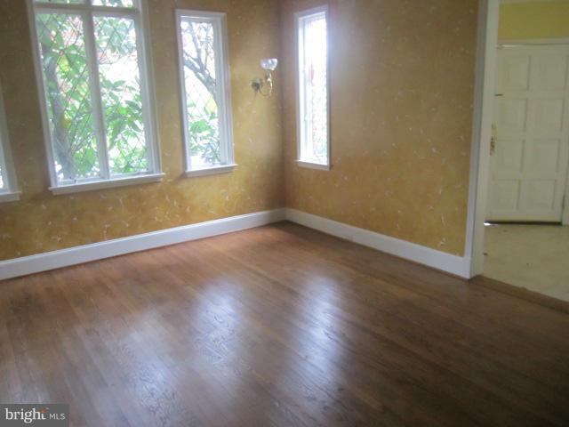 201 Midhurst Road Baltimore, MD 21212 - Photo 3 of 29 Living Room