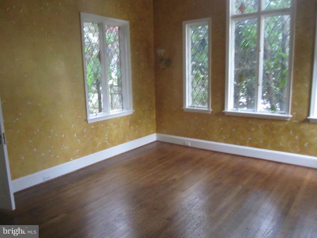 201 Midhurst Road Baltimore, MD 21212 - Photo 4 of 29 Living Room